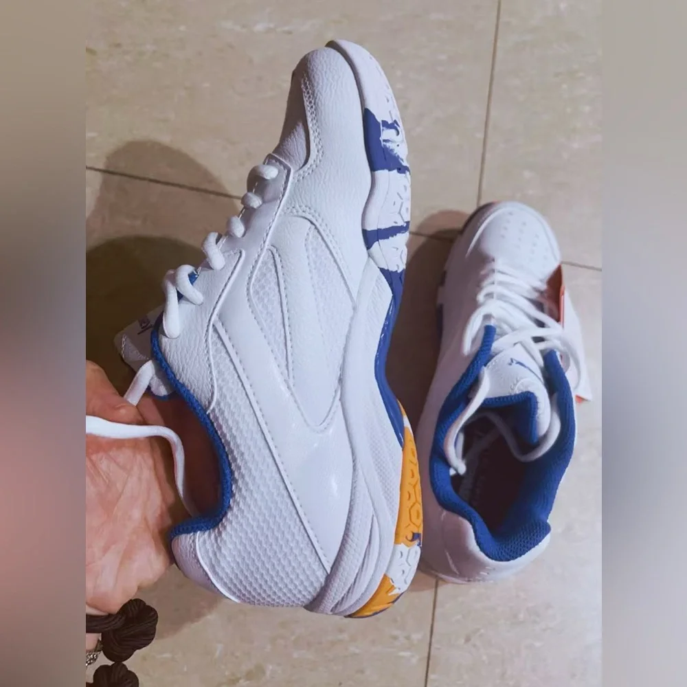 Genuine‎ Kawasaki Badminton Shoes Sports Sneakers for Women Tennis